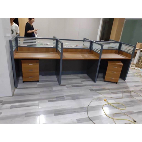 勝芳批發(fā)辦公桌 辦公電腦桌 職員桌 辦公桌隔斷 辦公桌擋板 員工桌 寫字臺 帶抽屜辦公桌 辦公電腦桌 辦公家具 信達家具