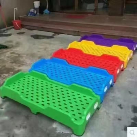 勝芳幼兒園全塑料床   注塑床   一體疊疊床 幼兒園午睡床 兒童專用床  擇一優品家具