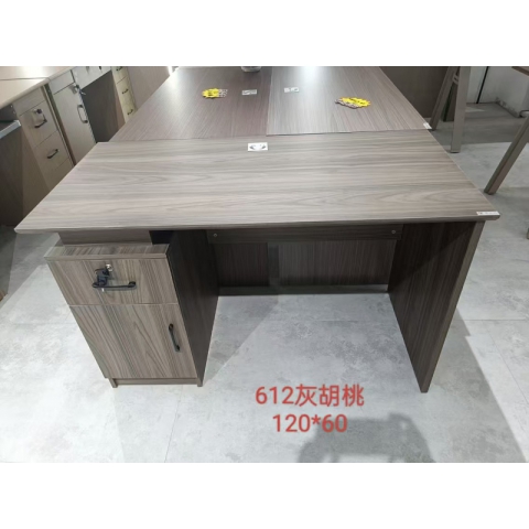 勝芳辦公桌批發 寫字臺 三連鎖1米1.2米1.4米 電腦臺 電腦臺式桌 家用桌子 帶抽屜辦公桌 書房桌子 臥室書桌簡約學習桌 一體寫字桌 簡易辦公桌 滕之達家具