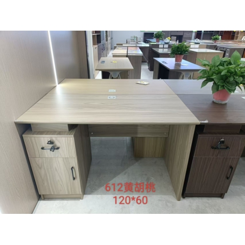 勝芳辦公桌批發 寫字臺 三連鎖1米1.2米1.4米 電腦臺 電腦臺式桌 家用桌子 帶抽屜辦公桌 書房桌子 臥室書桌簡約學習桌 一體寫字桌 簡易辦公桌 滕之達家具