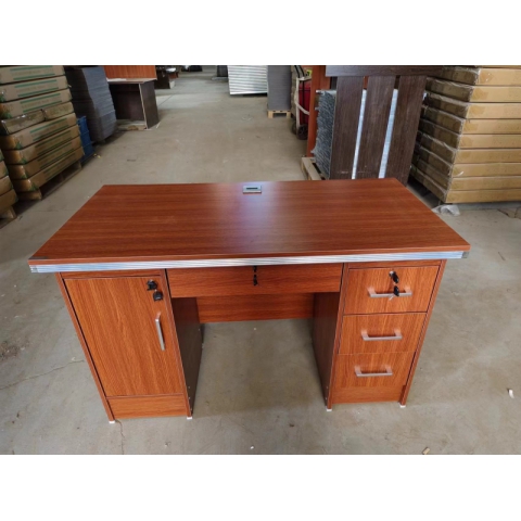 勝芳辦公桌批發(fā) 寫字臺 三連鎖1米1.2米1.4米 電腦臺 電腦臺式桌 家用桌子 帶抽屜辦公桌 書房桌子 臥室書桌簡約學習桌 一體寫字桌 簡易辦公桌 滕之達家具