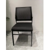 四腿黑色椅