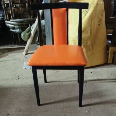 勝芳休閑椅批發 二梁椅 餐椅家用 北歐靠背凳子 書桌現代簡約 宿舍大學生仿實木鐵藝牛角椅子 高馳家具